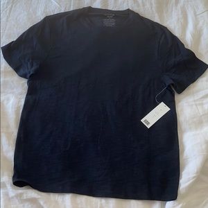 Vince t shirt medium NWT navy blue